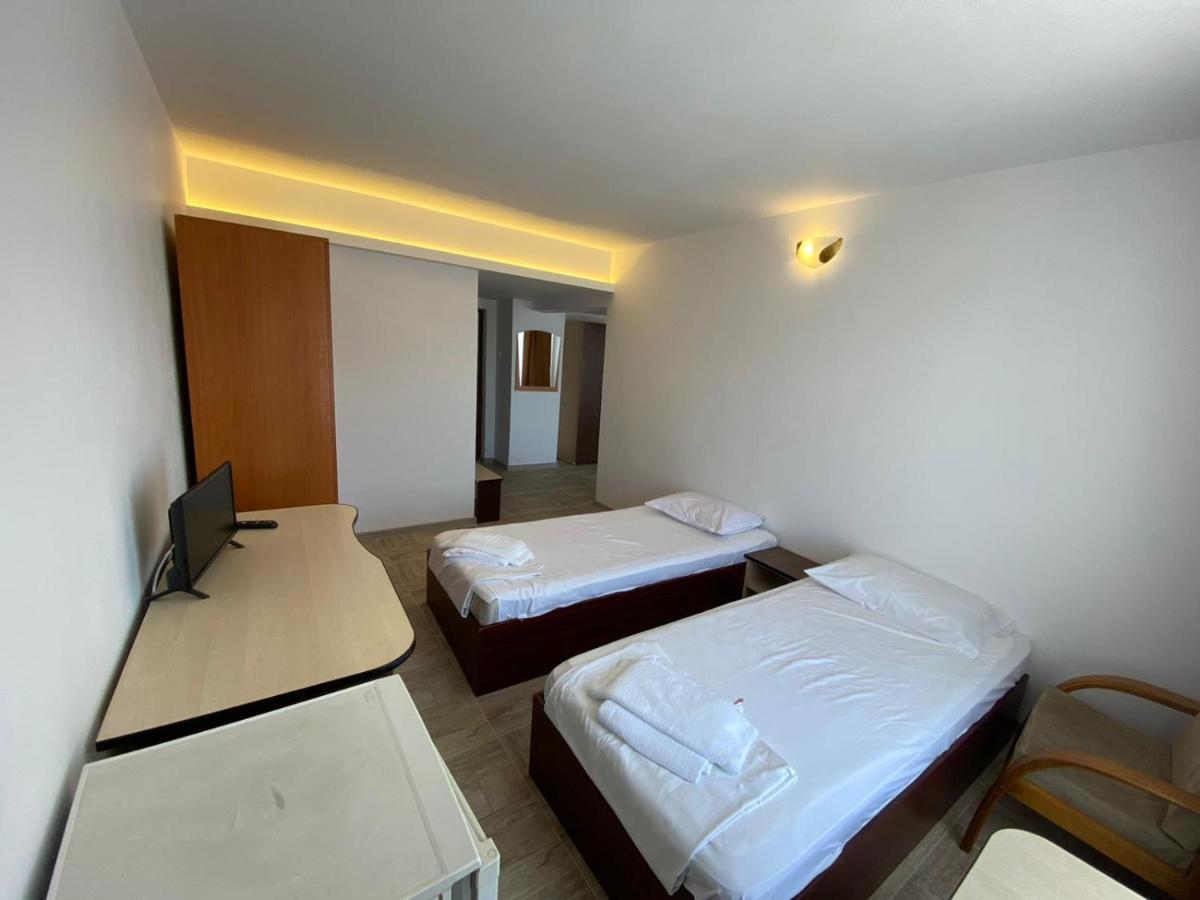 Hotel Gorj Тиргу-Жіу Екстер'єр фото