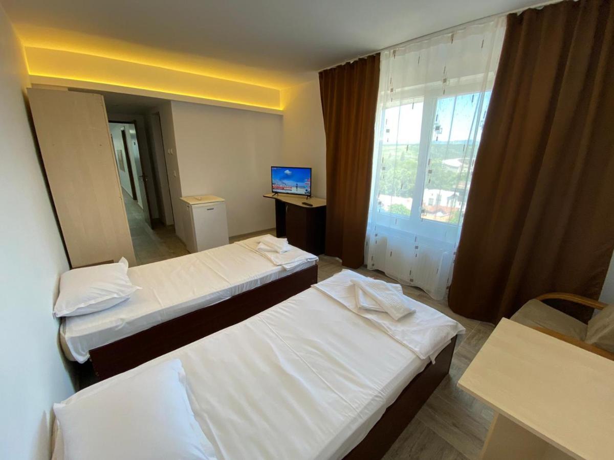 Hotel Gorj Тиргу-Жіу Екстер'єр фото
